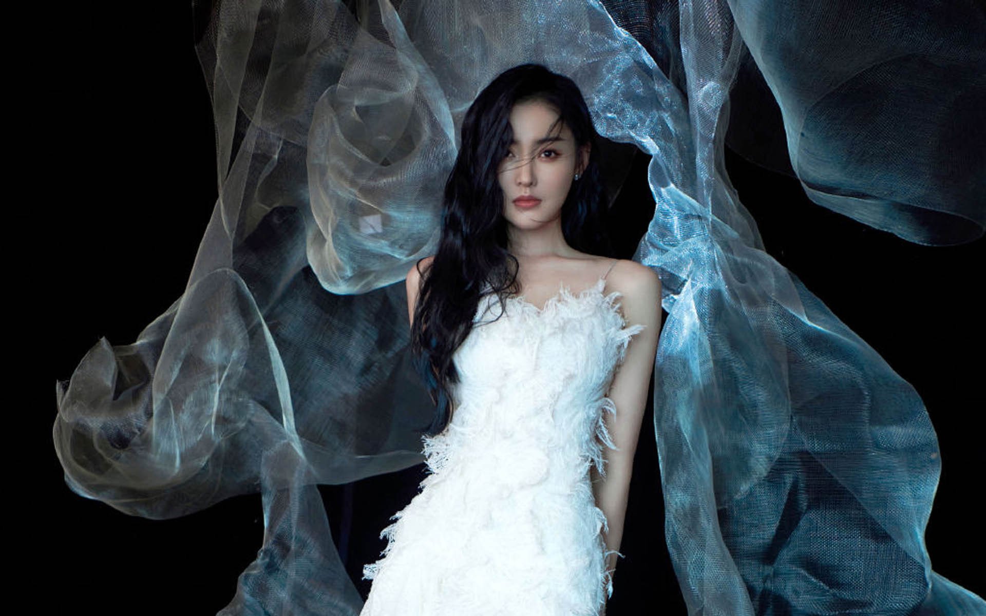 绿茵场与羽毛球场，一场跨越时空的破晓